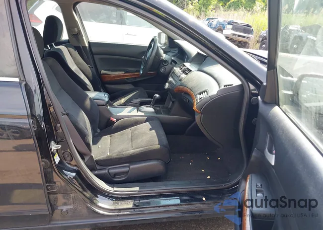 1HGCP2F73CA176100: 42468514