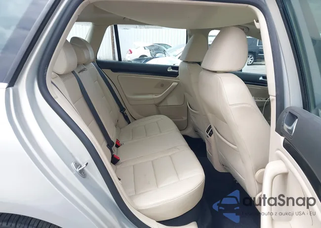 3VWPZ7AJ2BM722636: 42470719