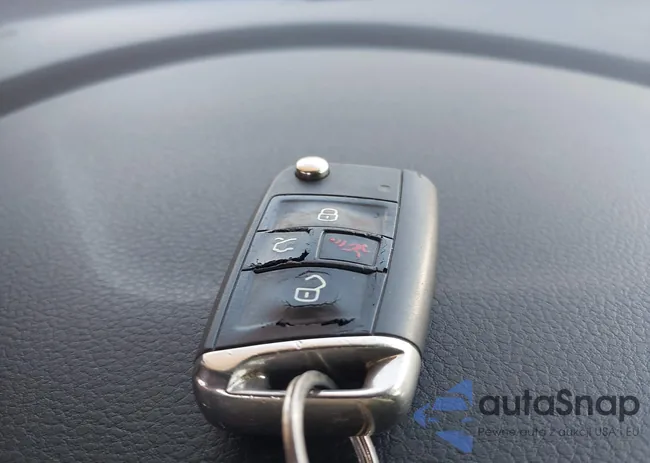 3VW547AU7JM256121: 42475397