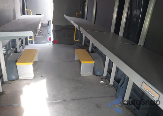 1FTYR3XM6KKB28883: 42475431