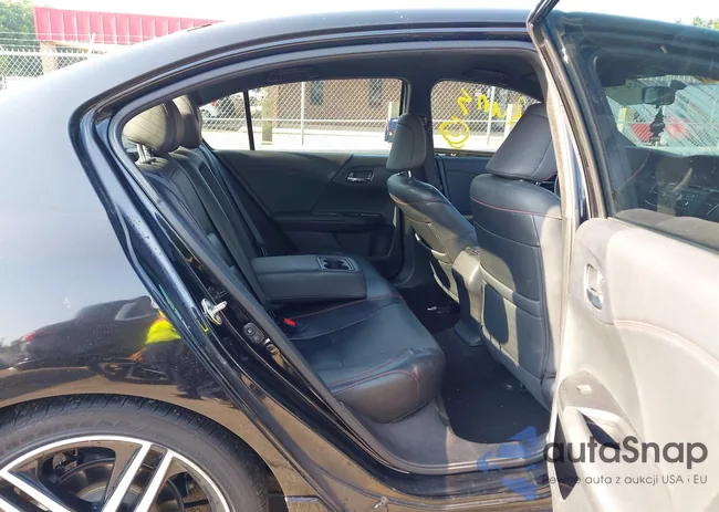 1HGCR2F16HA017603: 42477990