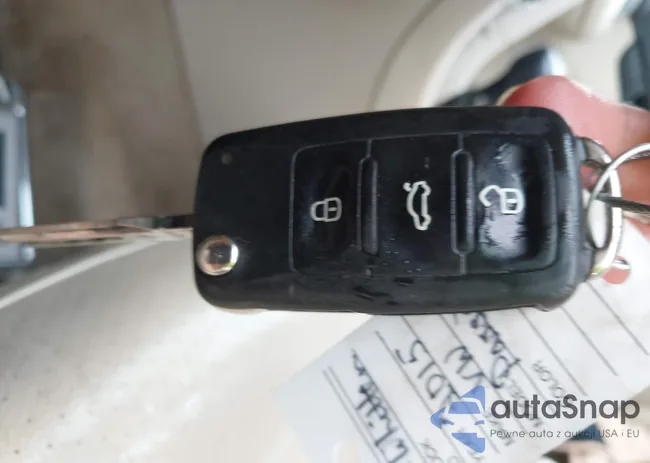 1VWBV7A30FC019082: 42477593