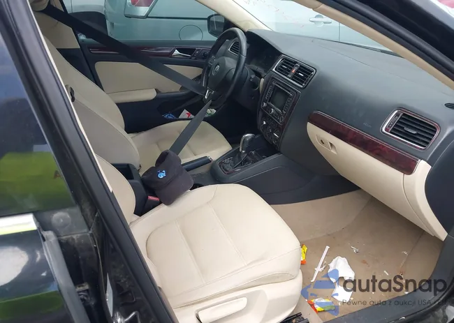 3VWLX7AJ0BM324748: 42479123