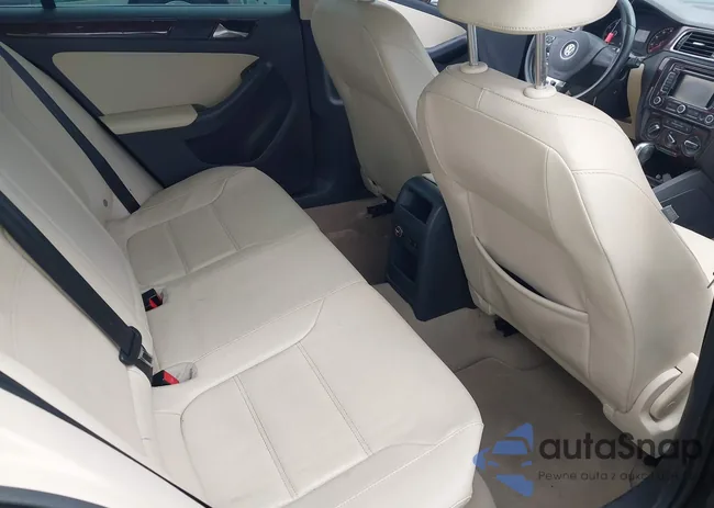 3VWLX7AJ0BM324748: 42479123