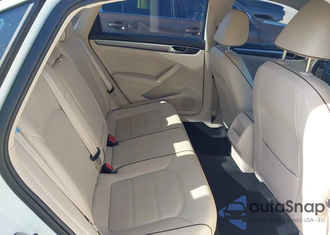 1VWDT7A3XHC054164: 42479949