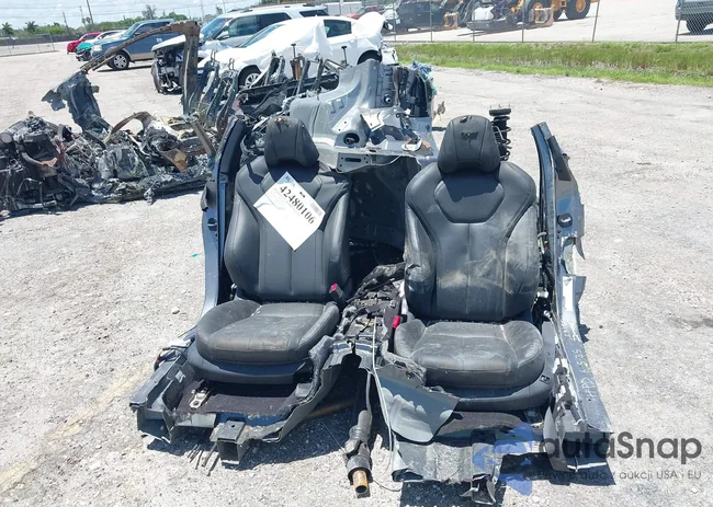 JN1EV7EKXKM231884: 42480106