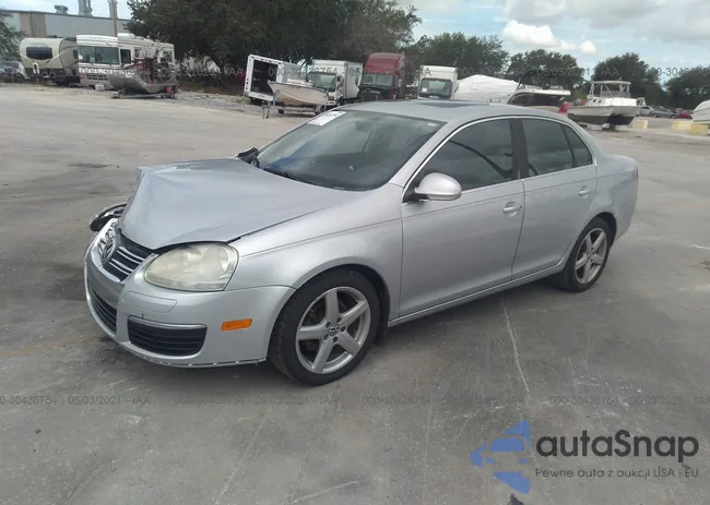 3VWRM71K18M102305: 42479420