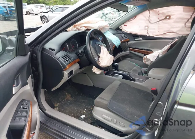 1HGCP2F70CA065858: 42481203