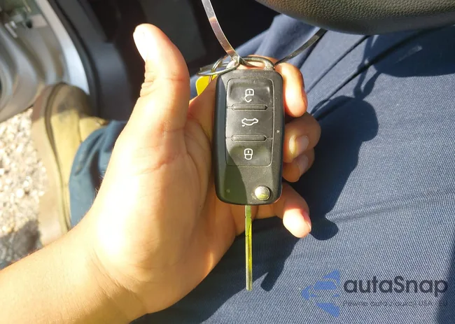 3VW2K7AJ5FM251943: 42482891