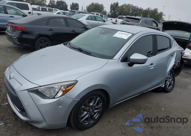 3MYDLBYV8KY523698: 42482895