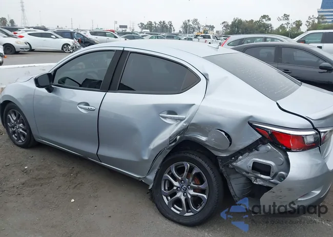 3MYDLBYV8KY523698: 42482895