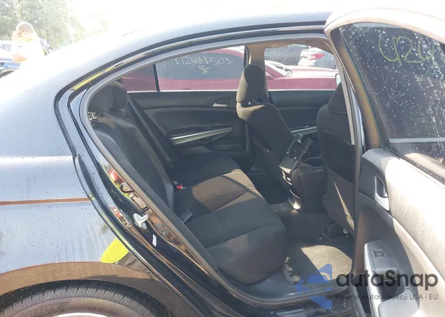 1HGCP2F72AA137480: 42483734