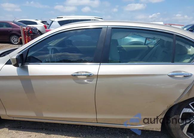 1HGCR2F38HA016292: 42483351