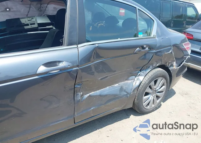 1HGCP2F77CA117664: 42483663