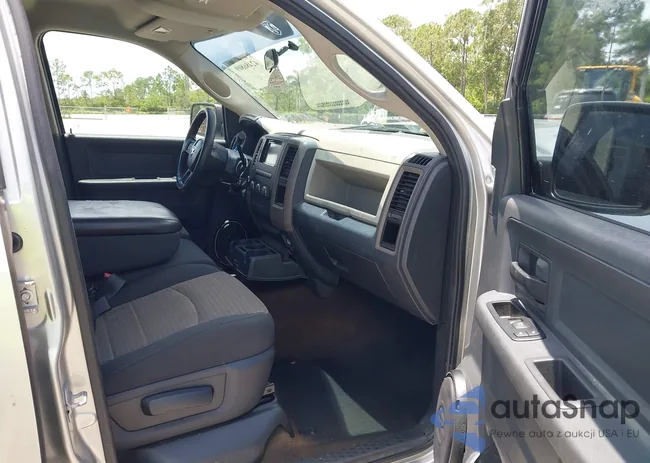 3C6TD5HT4CG334729: 42486809