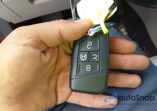 1V2ER2CA6JC539569: 42486395