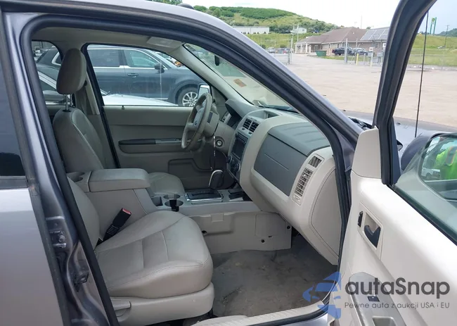 1FMCU49H68KC63297: 42488181