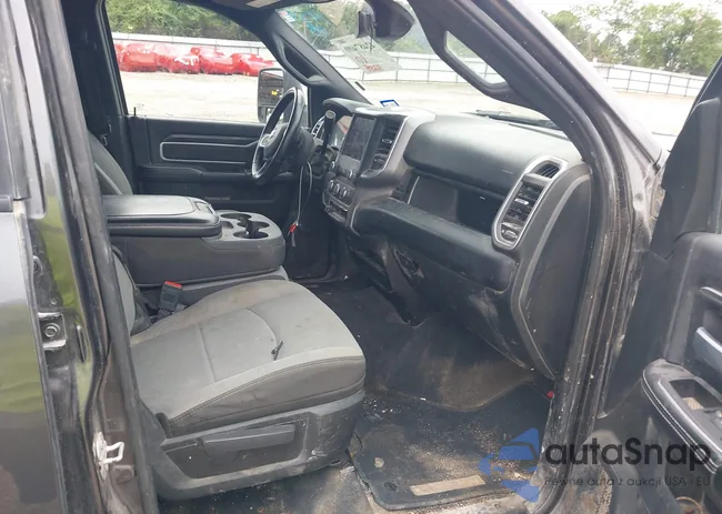 3C6UR5DL9RG291459: 42487400