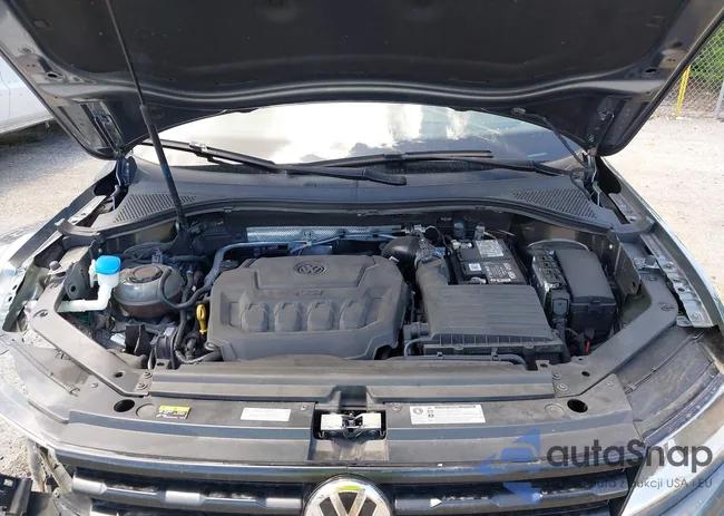 3VV3B7AX5JM220827: 42487635