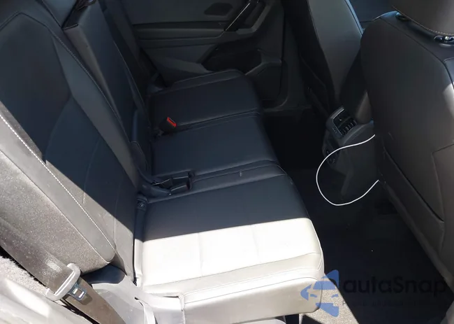 3VV3B7AX5JM220827: 42487635