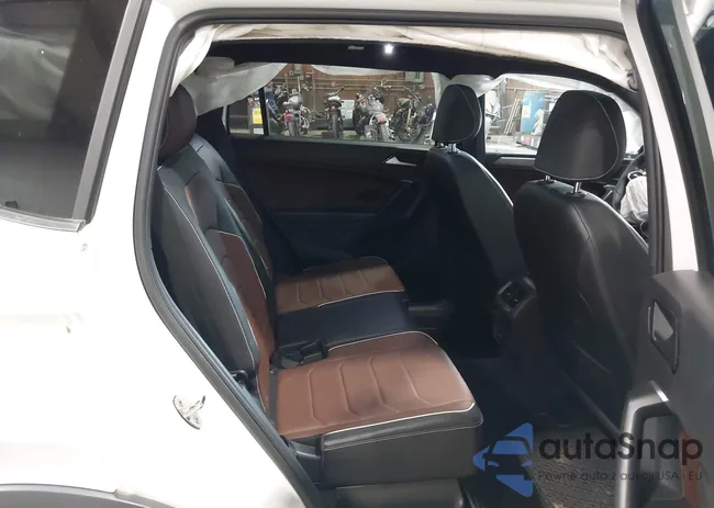 3VV4B7AX8PM122002: 42489129