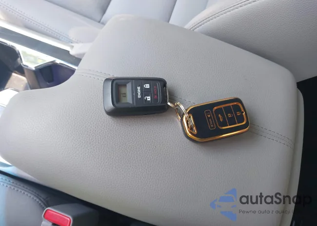 1HGCR2F83DA210170: 42488315