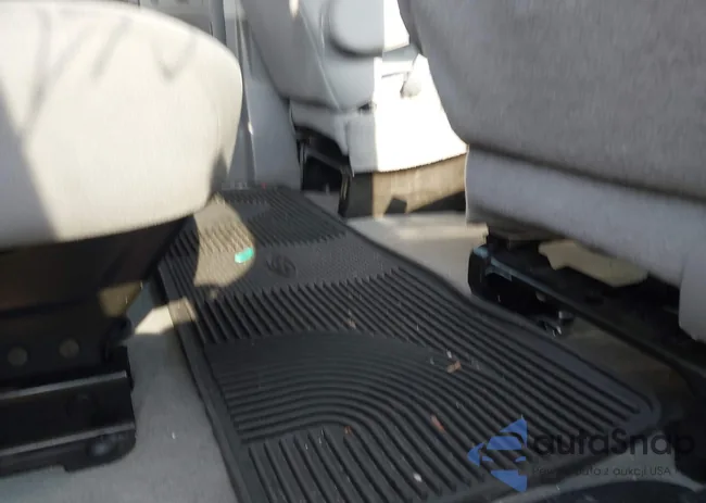 1FBNE3BL3DDB08664: 42490358