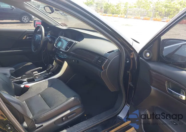 1HGCR3F93GA013518: 42491991