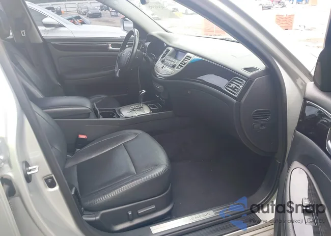 KMHGC4DD7DU241977: 42491995