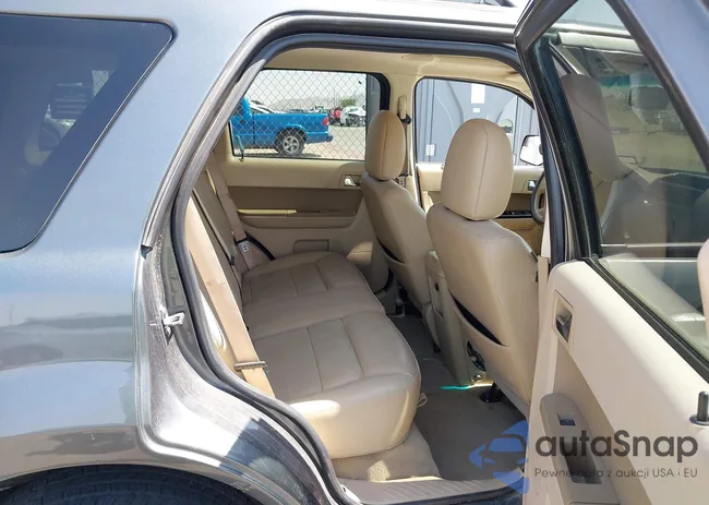 1FMCU9E76AKD46034: 42492050