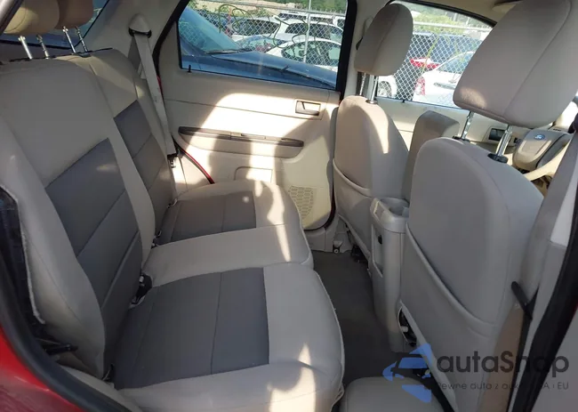 1FMCU93198KB91844: 42493079