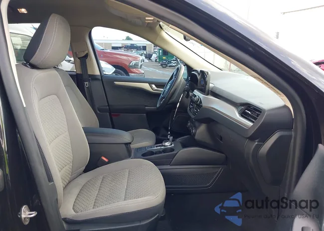 1FMCU0G68LUA83861: 42494763