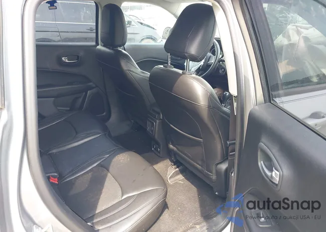 3C4NJDBB2JT313502: 42497008