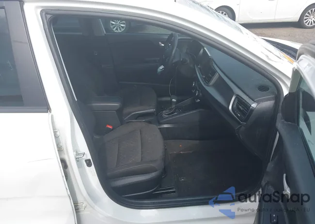 3KPA24AD9NE458089: 42497074