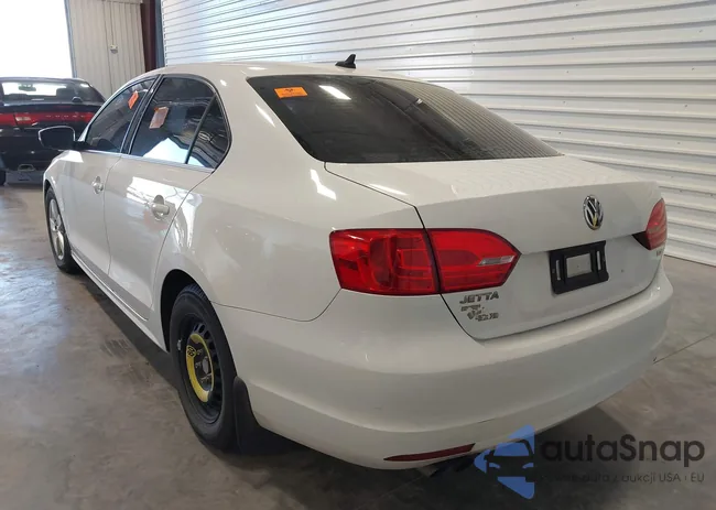 3VW3L7AJ7EM426712: 42497652