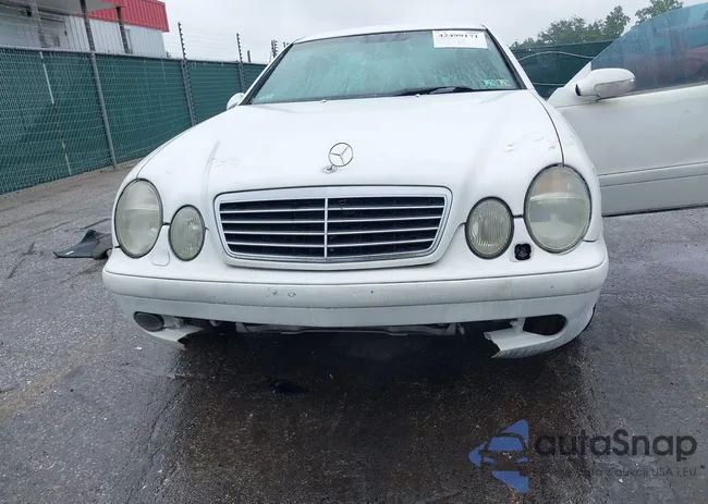 WDBLJ70G4YF151852: 42499171