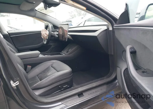 5YJ3E1EB0RF735588: 42498596