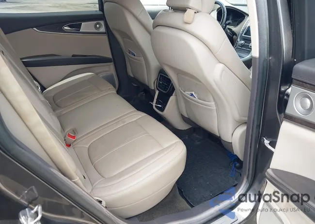 2LMPJ6LR2HBL16227: 42500229