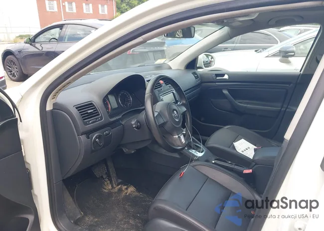 3VWRJ7AJ1AM152563: 42500824