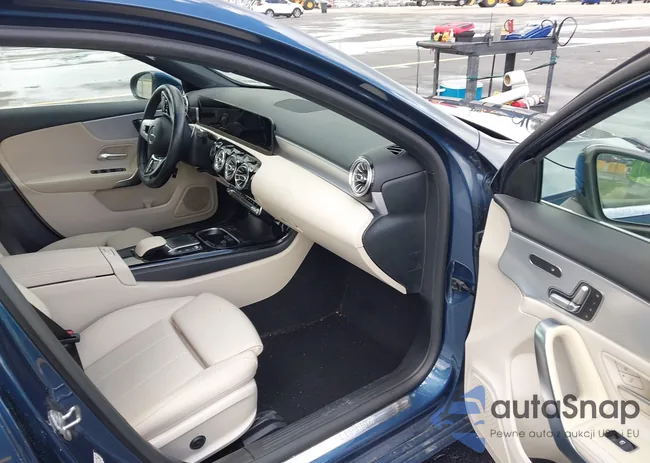 W1K3G4FB2MJ271379: 42500376