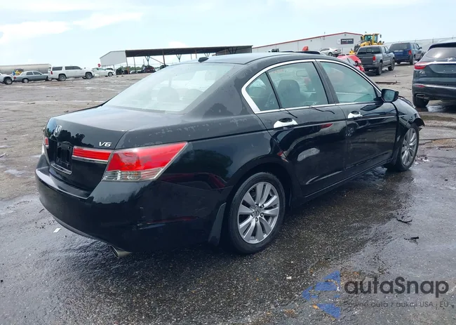 1HGCP3F88CA006104: 42500390