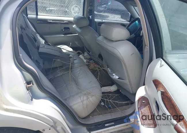 1LNHM82W81Y648935: 42500415