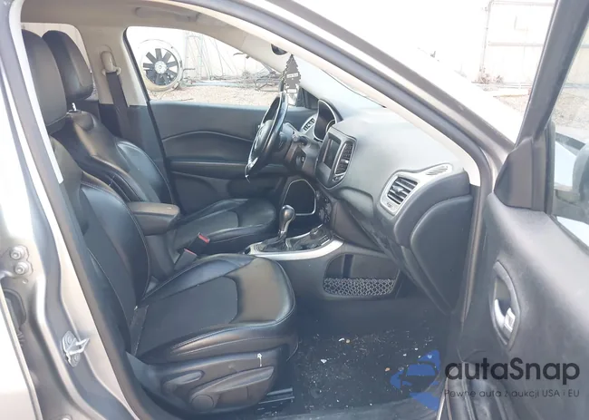 3C4NJDBB2JT117009: 42503551