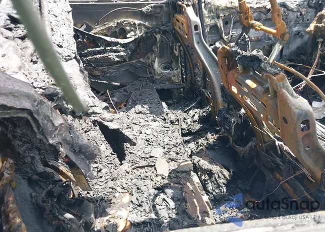 1FMCU0HX8DUA38136: 42503569