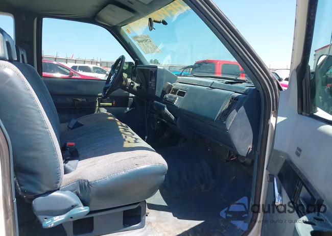 1GCGC29K4PE243913: 42505064