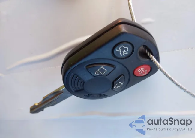 1FMCU93148KD65996: 42504475