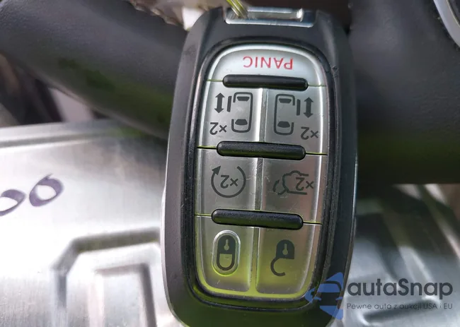 2C4RC1BGXPR571557: 42505825