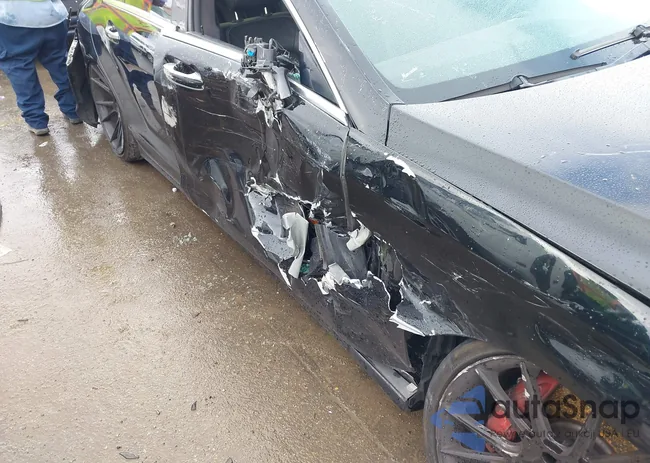 WDDLJ7DB9DA085456: 41528799