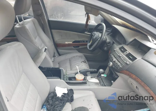 1HGCP3F86BA012000: 41562119