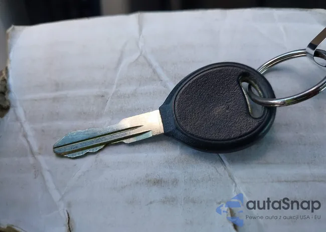 2B8GP44331R303878: 41561448